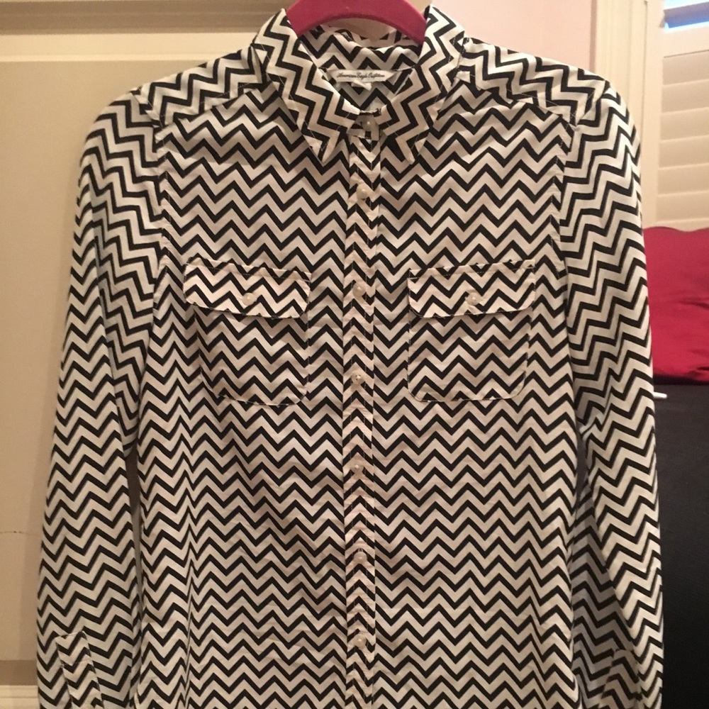 AMERICAN EAGLE XS CHEVRON SILK BUTTON DOWN NEW